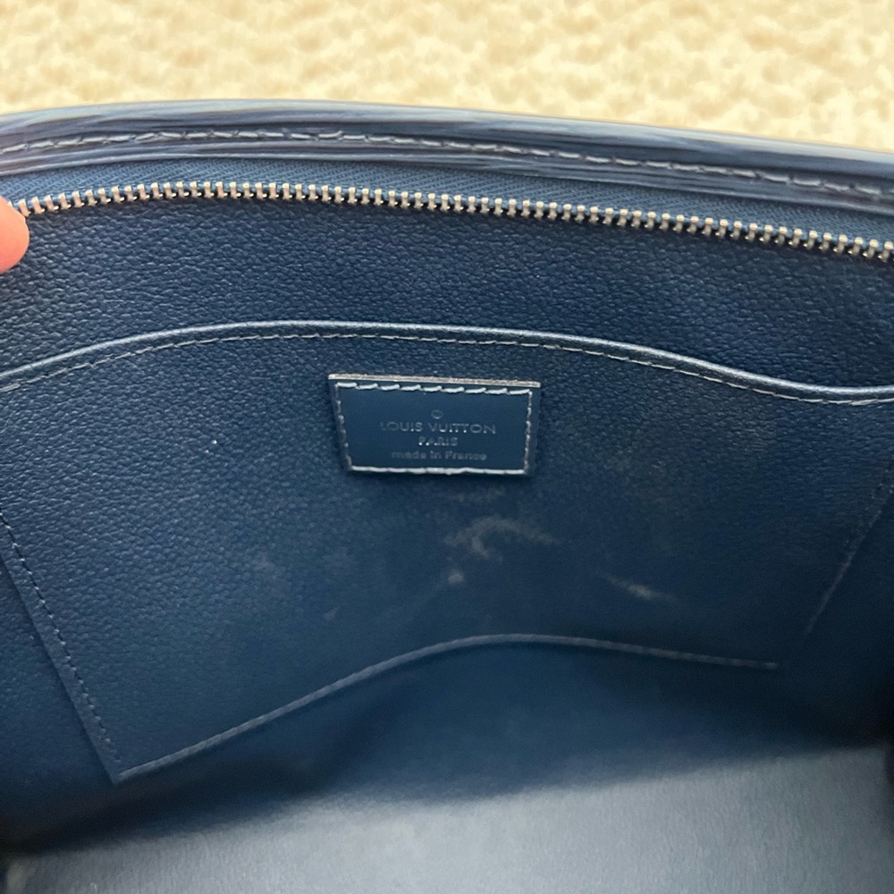 Louis Vuitton Epi Toiletry Pouch 26 in Indigo - Picture 6 of 8